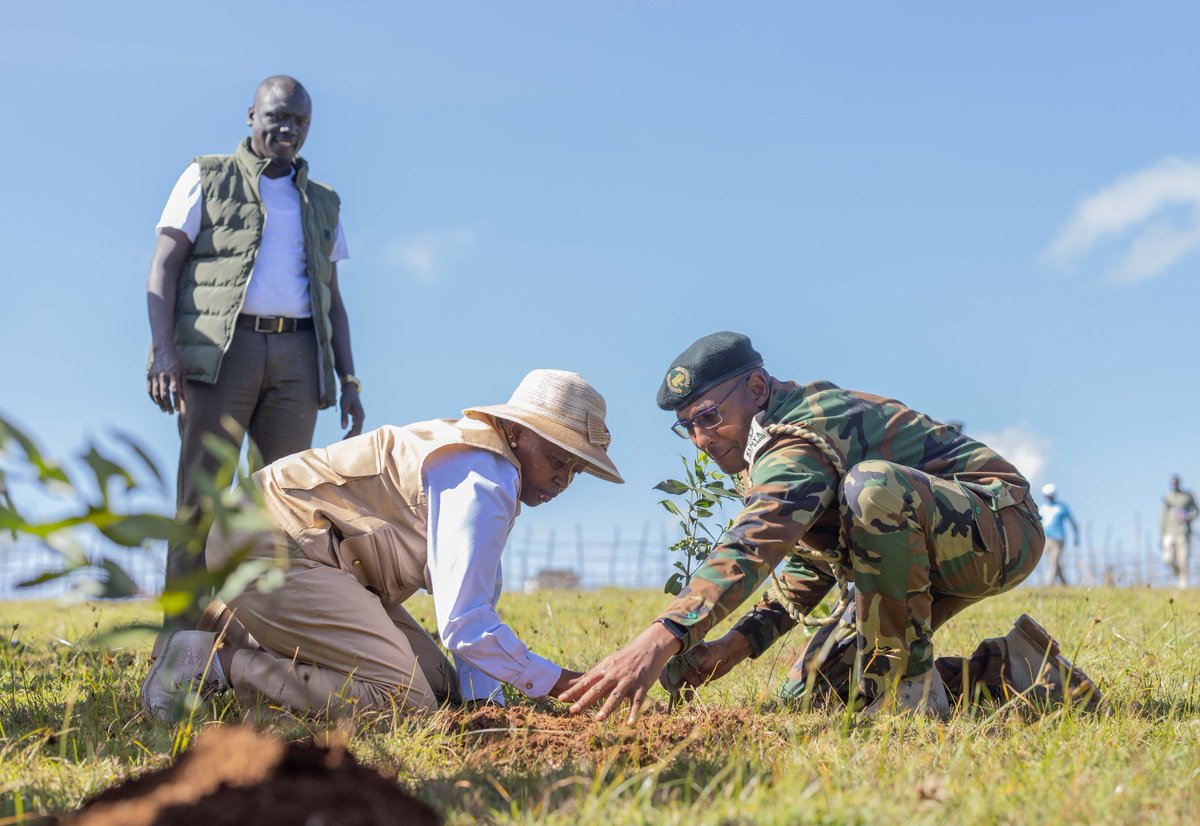 FirstLadyKenya's tweet image. First Lady @MamaRachelRuto today joined learners and members of the local community in Kaptagat for a tree planting exercise at Kaptagat Forest in Elgeyo Marakwet County.