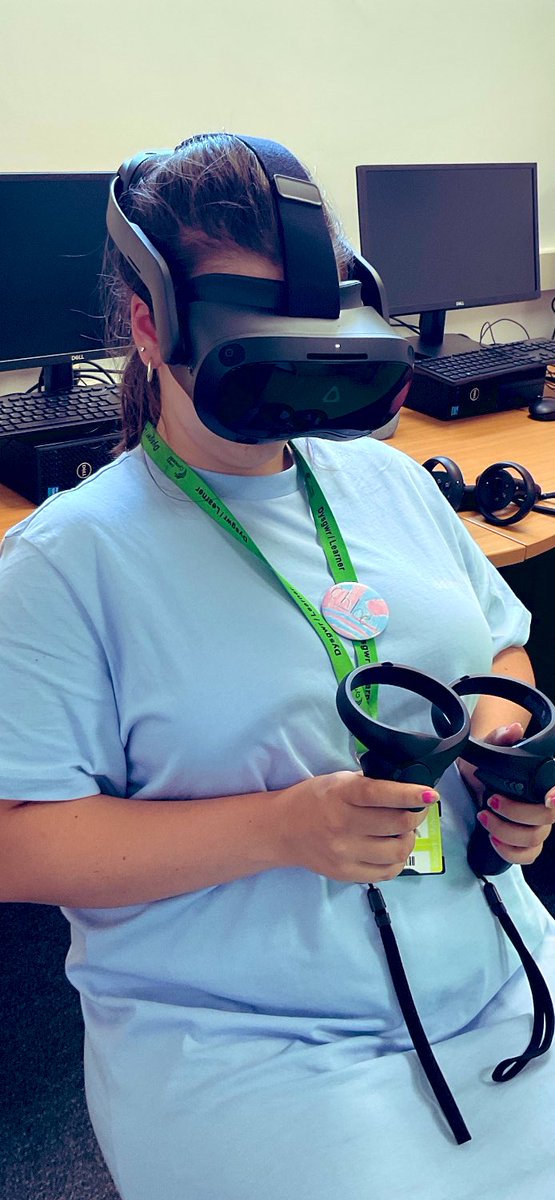Great to see high levels of engagement from learners @ColegyCymoedd Rhondda campus, with #TEL Learning Centres immersive #VR experiences. Lots more opportunities for staff & learners in the coming weeks & months across @ColegyCymoedd #VR #AR @CyCDigiWellbein @htcvive @HTC_UK
