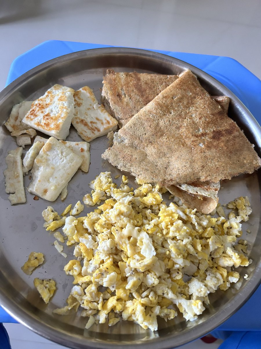 Dr_of_Lifestyle's tweet photo. Broke the 24 hours fast with 2 sprouted moong dosa’s, 50gm paneer and 3 scrambled eggs. आता डायरेक्ट उद्या संध्याकाळी जेवण. 😎🤟🏼
@PramilaMundra Thanks mam for moong dosa recipe.
@shashiiyengar
@eatRightMonk
@PoshiniA
@dlifein
Coming in your fasting club 🤟🏼🤝
#correct_food
#balanced_diet