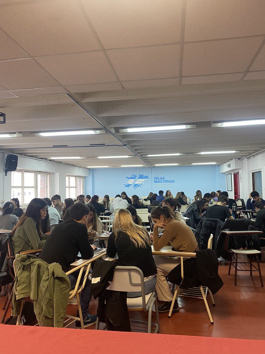 Con <a href="/AdryAArias/">Adriana Arias</a> trabajando en el Taller de Derecho Parlamentario de la Facultad de <a href="/derechounmdp/">derechounmdp</a>