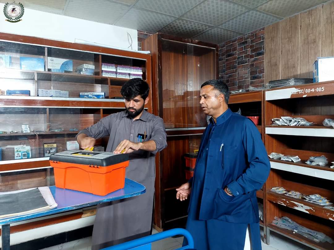 HERAKP_Official's tweet photo. The Scrutiny Committee of the Higher Education Regulatory Authority (HERA) headed by the Additional Secretary Higher Education Department (HED), representatives from HERA, and (KMU) inspecting PEF College Peshawar
#inspection #highereducation #Monitoringandcontrol https://t.co/kWk27yDnNR