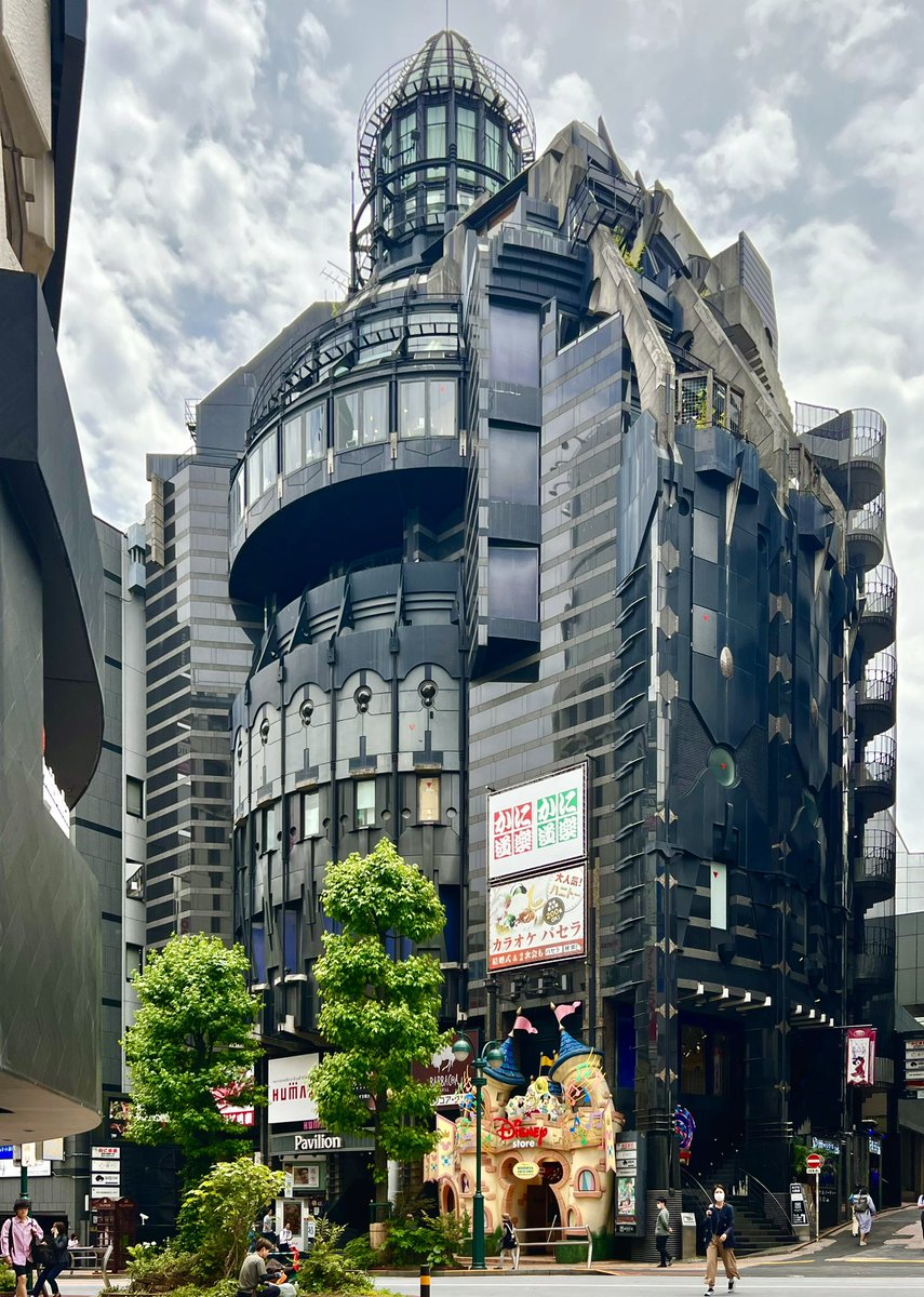 Hiroyuki Wakabayashi’s Humax Pavilion (1992) in Shibuya which looks like an Alien set piece come to life