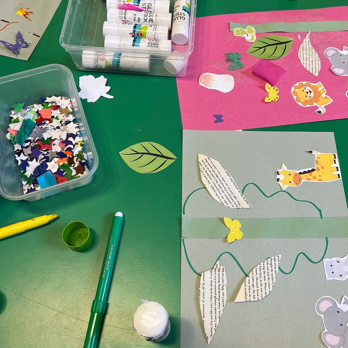 We had a lovely #MessyMorning at #CharltonLibrary today 🎨 We made animal collages inspired by the art of #HishamEchafaki and our #StoryTime session using different materials! 🦋 Join us on Tuesdays + Fridays at 10:30-11:30am for more #CraftingFun 📚 #LoveYourLibrary #PRIDE