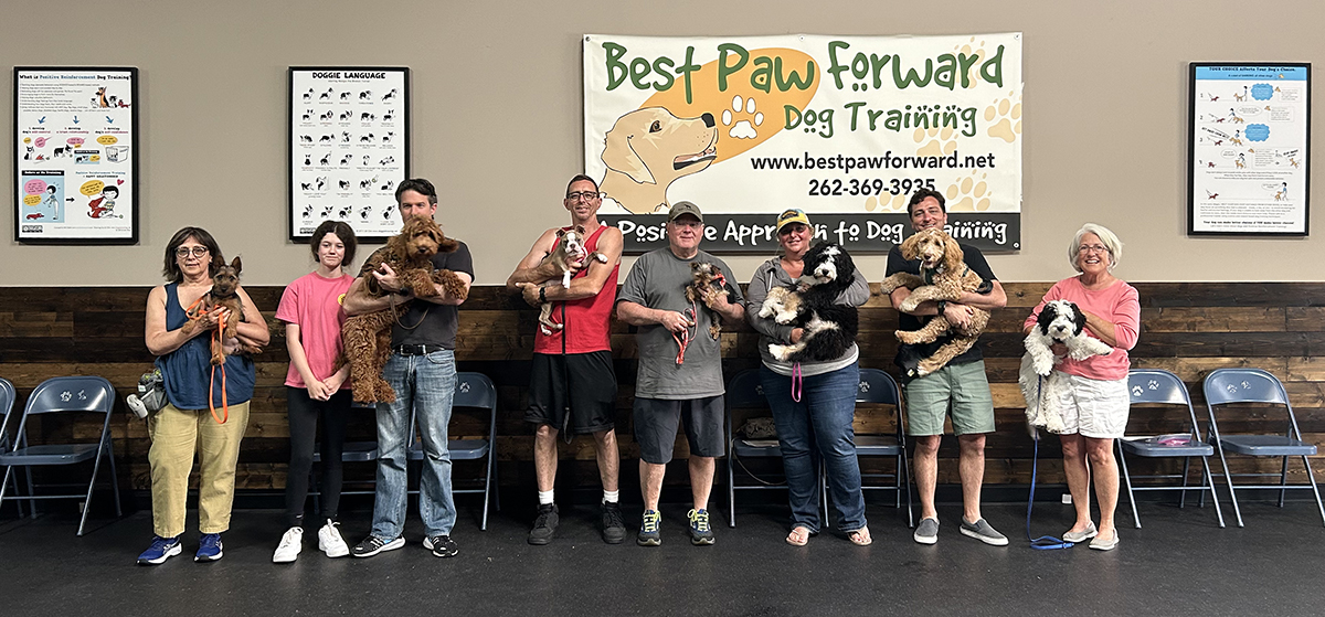 Congrats #PuppyKindergarten grads! You introduced your #pups to basic skills, taught them impulse control & attention games, learned about socialization & how to best introduce new things. 
#GradPhotos #ForceFreeDogTraining #Dogs #ScienceBased #RewardBasedDogTraining #Coaching