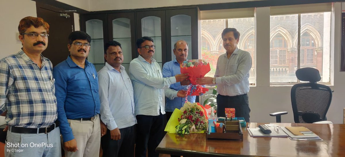 krelekar5's tweet photo. आज मा. मुख्य व्यवस्थापकीय संचालक श्री. लोकेश चंद्र यांचे स्वागत, संघटनेच्या शिखर पदाधिकाऱ्यांच्या वतीने करण्यात आले व पुढील वाटचालीसाठी शुभेच्छा दिल्या. https://t.co/OFwf6f1fyv