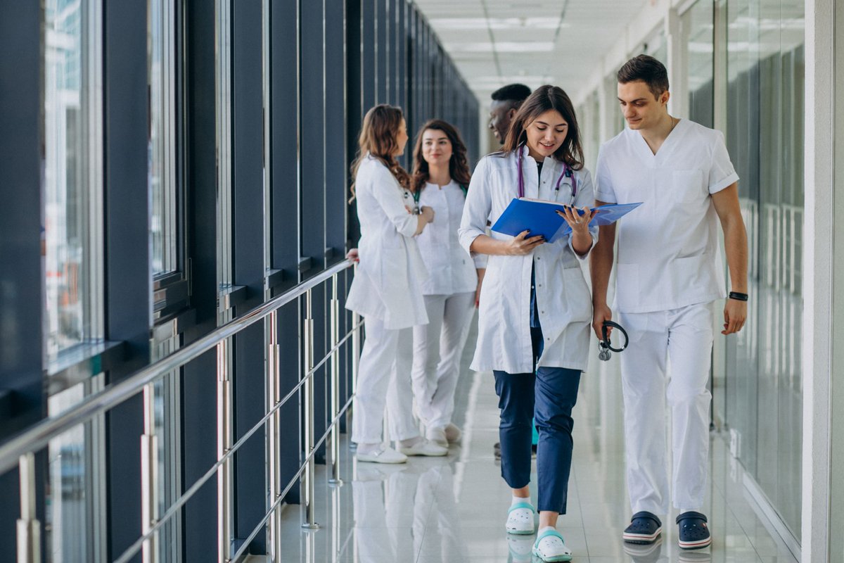 🧑‍⚕️🏥 La calidad de los productos médicos que se usan en los tratamientos indicados pueden tener efectos positivos en la evolución del paciente. #hospitalcare #healthcare #fightingcovid #healthcaredesign #hospitallife #Mexico  #healthcareworkers Imagen de senivpetro en Freepik