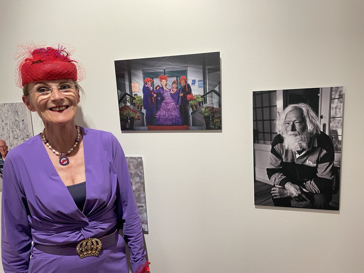 Vanmiddag in <a href="/MuseumHveen/">Museum Heerenveen</a> de prachtige tentoonstelling “Wij Heerenveen” mogen openen. Allemaal portretfoto’s van Heerenveners, jong en oud, aan het werk, bezig met een hobby, verdrietig of vrolijk. Een prachtig tijdsbeeld van <a href="/Heerenveen/">Gemeente Heerenveen</a> Met <a href="/PoolFroukje/">Froukje Pool</a> en Douwe Jan de Kroon.