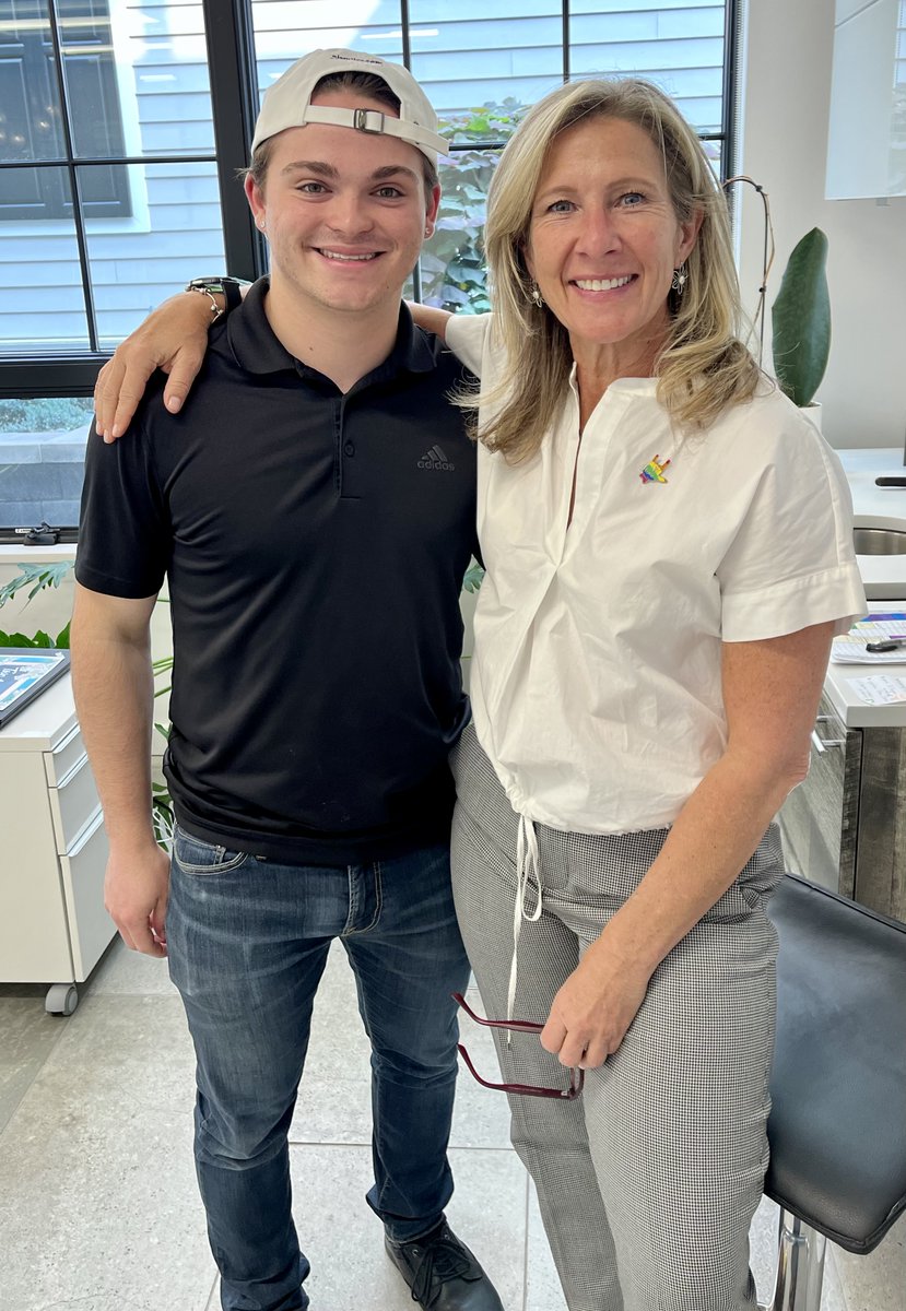 AJSmilesHF's tweet photo. Michael’s last day! 😢 While we’ll all miss him, we’re excited for him as he leaves for dental school @ Lincoln Memorial University in Knoxville TN. 😃 Michael, thanks for your dedication &amp; hard work over the past 2 years. Congrats &amp; we wish you the best of luck w/ your career!🦷 https://t.co/hQrSYQLdK1