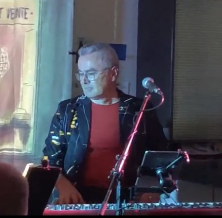 UtopusBand's tweet photo. 🎶 Les 3/4 juin on jouait à Angers chez l’habitant ! 😃
2 magnifiques soirées pleines de magie, avec un public incroyablement chaleureux 🥰🥹 https://t.co/tcNNDAbh2U