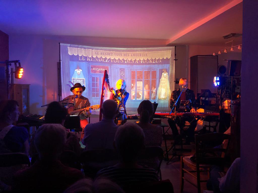 UtopusBand's tweet photo. 🎶 Les 3/4 juin on jouait à Angers chez l’habitant ! 😃
2 magnifiques soirées pleines de magie, avec un public incroyablement chaleureux 🥰🥹 https://t.co/tcNNDAbh2U
