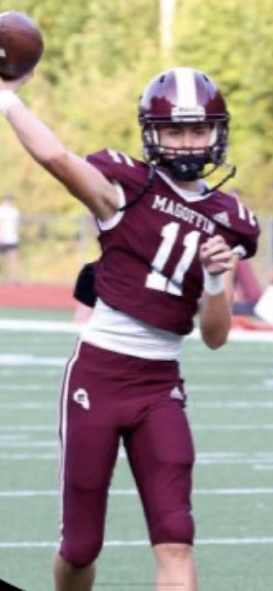 b_derossett's tweet photo. This lanky freshman is coming into his sophomore year with a great off season. 6’4” 175. Threw a post last night 50 yds. Great character, grades, and skills. Get him on your radar college coaches GO HORNETS 🔥🔥🏈🏈🔥🔥@dason_burchett https://t.co/ZzZS8fisPn
