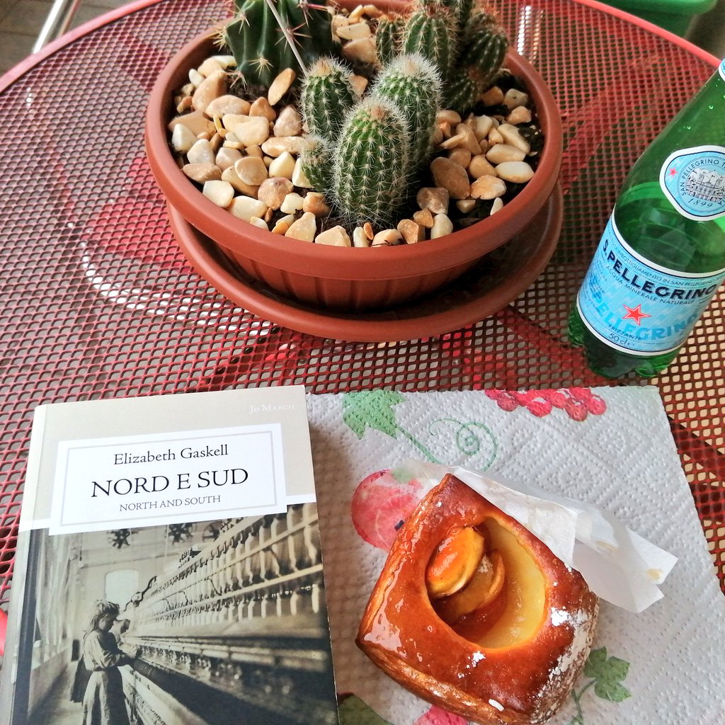 ReadersBe's tweet image. Buona lettura e buona merenda da @CassieFran 💚