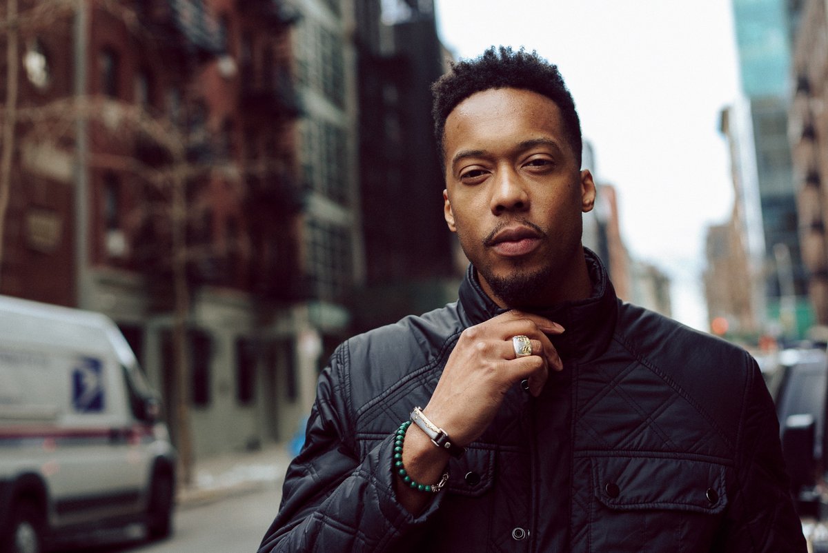 eatslay_wander's tweet photo. Black Milk.

Y’all never mention ‘Tronic.’ Never talk about “Losin Out” w/ Royce Da 5’9. Will never admit that “Reunion” from Slum Village’s ‘Detroit Deli’ is a top 10 beat of all-time. Y’all never discuss Detroit music and its influence on Hip-Hop. Give Black Milk his flowers! https://t.co/1v3mLnd6tp