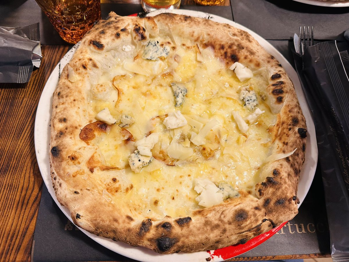 Tested the world’s best pizzeria last night. 🍕🙏🇮🇹 I Masanielli Francesco Martucci #50toppizza #Caserta #Campania #Italy #Neapolitanpizza