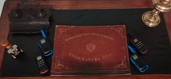 Sábado, 17/6, participe no jogo enigma. Uma equipa fica na torre de controlo, as restantes seguem para a exposição. Vão comunicar através de walkie-talkies. Saiba mais, em: 
fpc.pt/agenda-evento/…

#fpc #museudascomunicacoes #enigma #walkietalkie