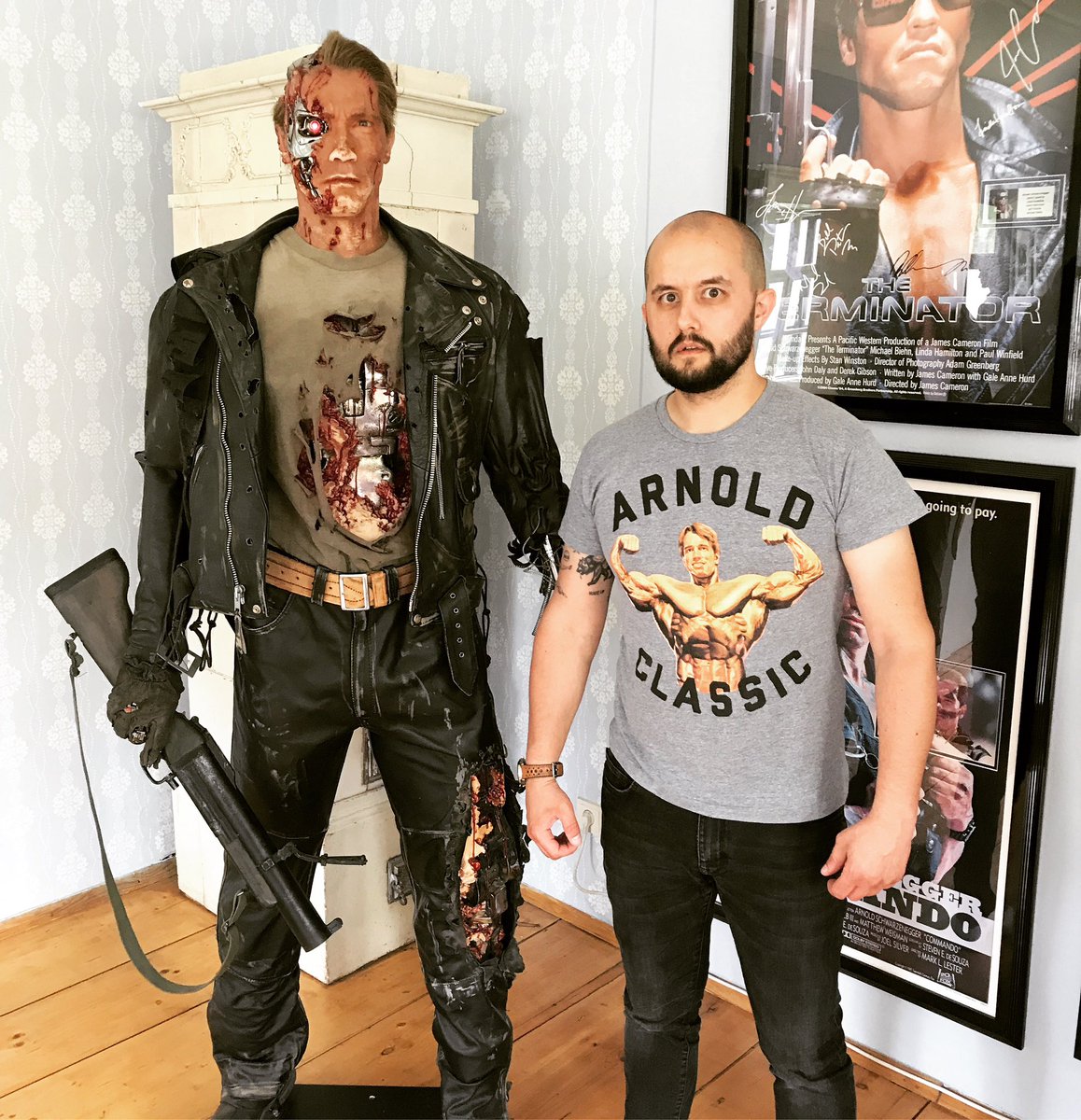 davidwidam's tweet photo. @Schwarzenegger After eating at Kreuzwirt in Thal, I went to your house and took pictures with lots of copies of you! Fortunately I was able to shake your hand a few weeks later in Paris in front of the Elysee. Good memories! @Schwarzenegger 🙌🏼 https://t.co/KkfiUIj2jY