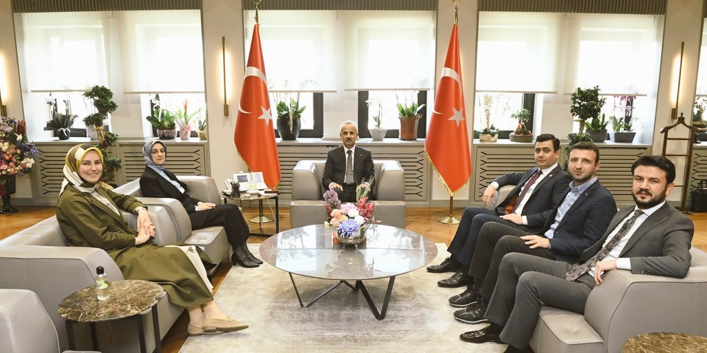 Yeni görevimizi tebrik etme nezaketinde bulunan AK Parti Ankara Milletvekillerimiz Sn. Lütfiye Selva Çam'a, Sn. Orhan Yeğin'e, Sn. Zeynep Yıldız'a, Sn. Osman Gökçek'e ve Sn. Kurtcan Çelebi'ye teşekkürlerimi sunuyorum.

Vekillerimizle birlikte Ankara ilimizin ulaşım ihtiyaçlarını