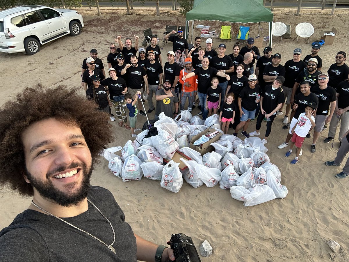JoannaCL72's tweet photo. Loving working for a company that puts so much focus on Giving Back. This week was #Time2Give week in #Cisco CX EMEA. We helped clean up our desert in Dubai. https://t.co/3BClWOp7UL