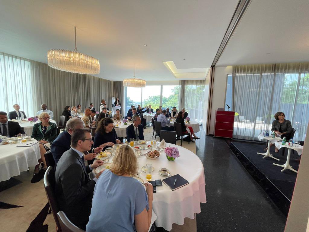 SwissEmbassyUSA's tweet photo. Engaging #SwissBreakfast with experts from both sides of the Atlantic, diving into decarbonizing aviation. Spotlight on sustainable aviation fuel ✈️ 🌱, revolutionizing air travel by reducing emissions. Thanks Kevin Welsh @FAANews & @tony_patt from @ETH_en for your insights. https://t.co/Z3C00yAurS