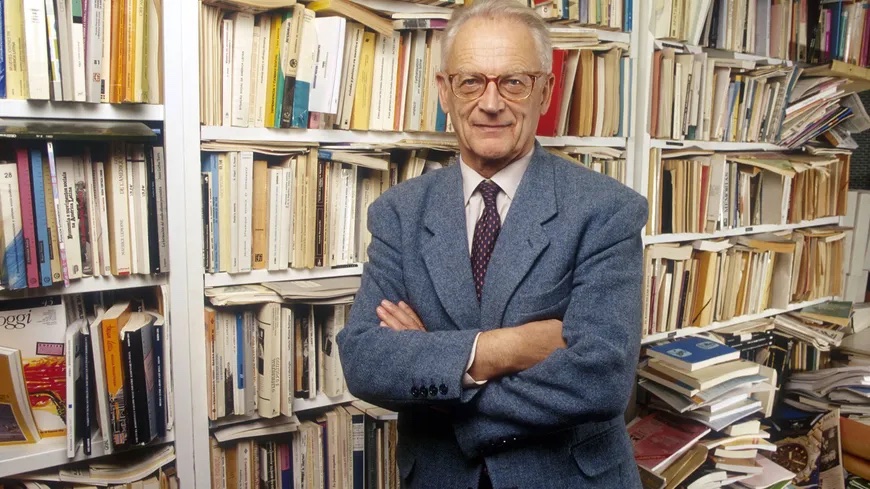 ambafrancecl's tweet photo. Lamentamos el deceso de Alain Touraine, gran figura de la sociología francesa. Fundador de un centro de estudios sociológicos en Chile, casado con una chilena y autor de trabajos sobre la clase obrera chilena, mantuvo una relación cercana con Chile. Condolencias a su familia. https://t.co/2Dk8l9FdW4