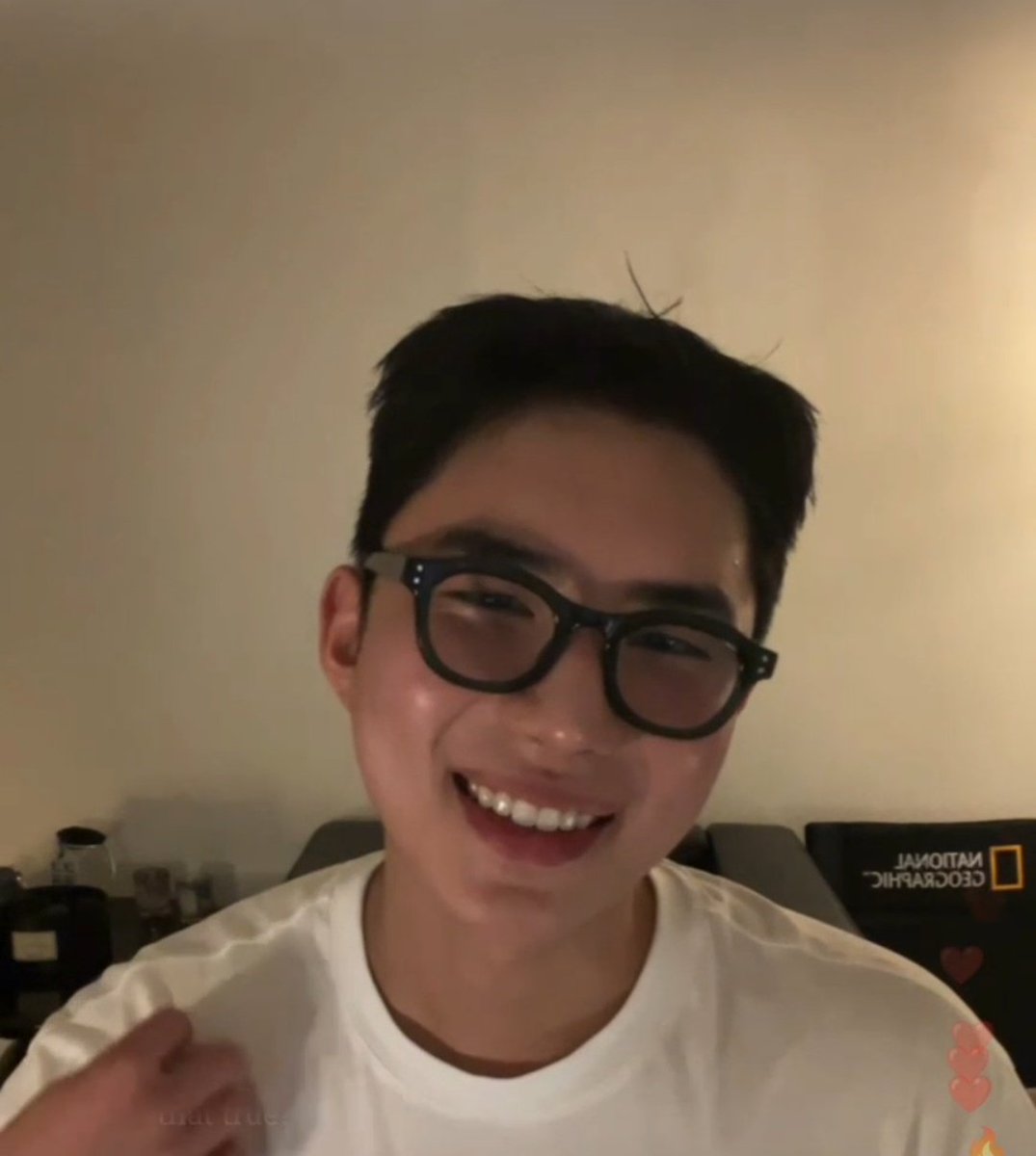 sehnippoppo's tweet photo. i missed his smile so much i can't believe we haven't seen it in ages https://t.co/AILqge6bjm
