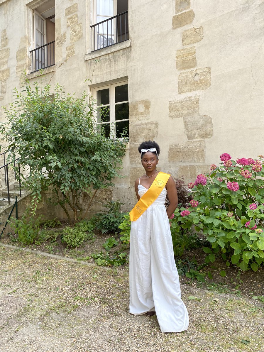 _tee_kae's tweet image. Finally got the degree officially sealed. Cheers to Tee Kae🥂#classof2022