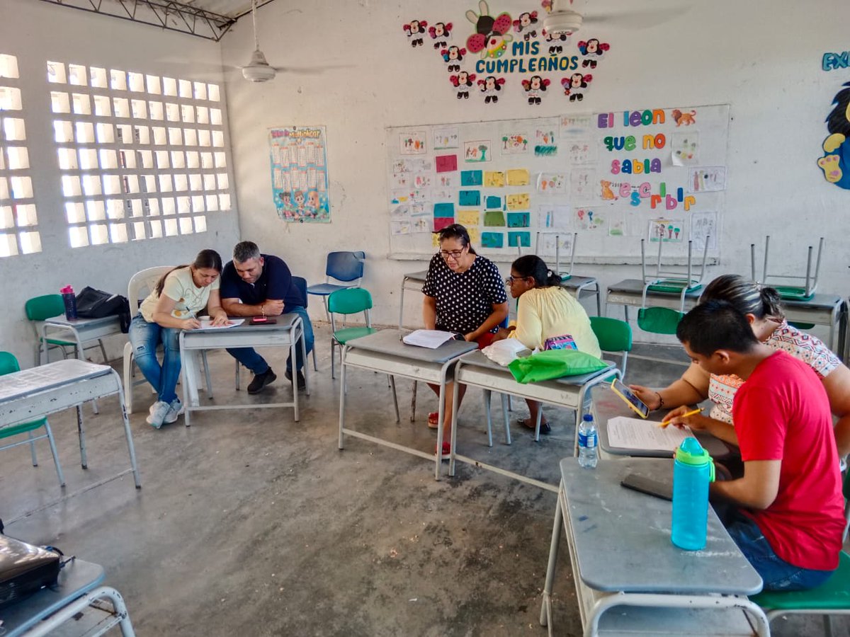 JohanaCifuente5's tweet photo. Los y las docentes @PTA_Colombia  conforman comunidades de aprendizaje en donde, como intelectuales, construyen dialógicamente conocimiento: Trayectoria inicial, la organización de la práctica pedagógica y el lugar de los referentes. I.E. Guillermo León Valencia @CesarEducacion https://t.co/Mvz9b2uRlc