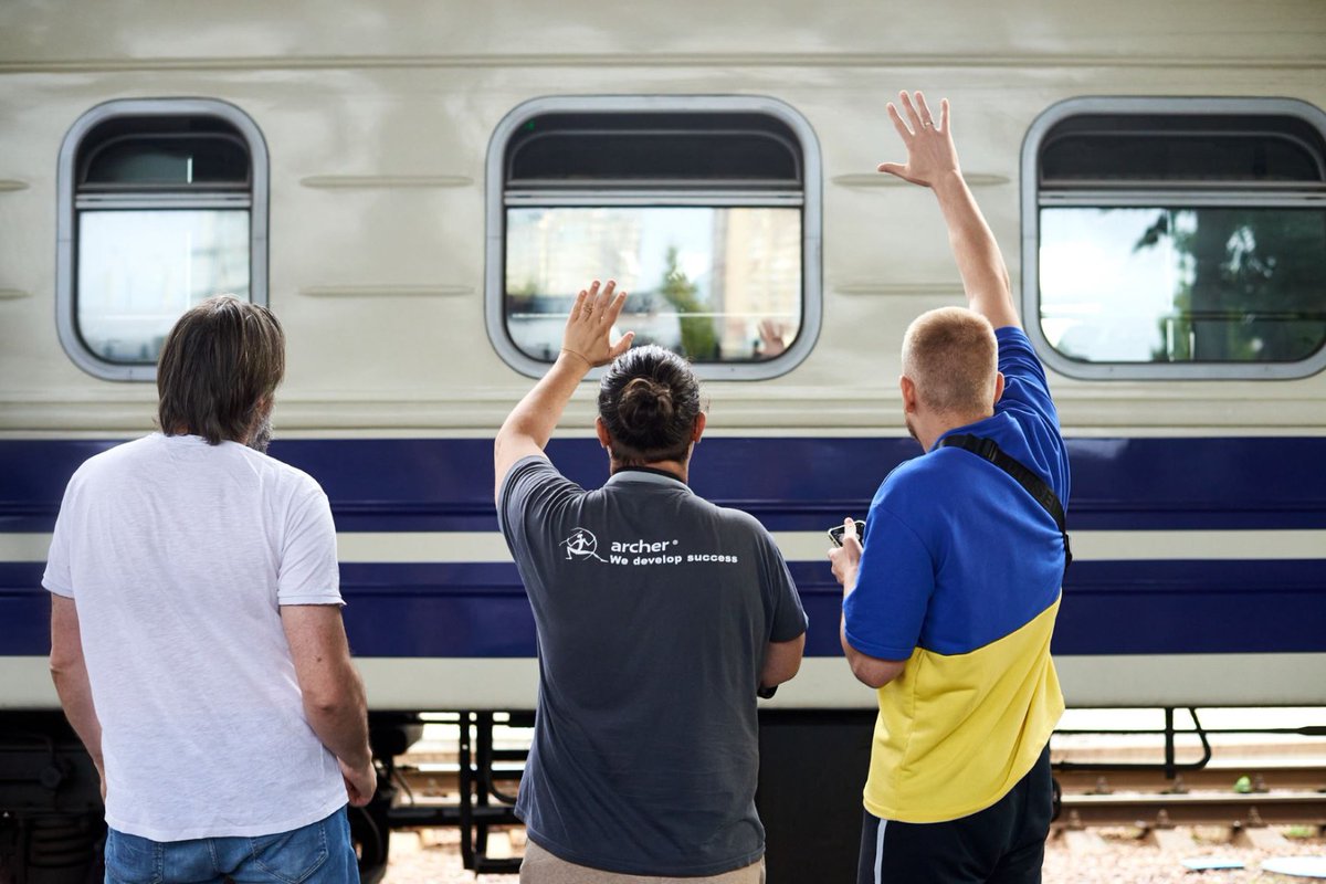 Big news from Ukraine today:  
<a href="/EBRD/">The EBRD</a> is providing €200 m to help <a href="/Ukrzaliznytsia/">Ukrainian railways || Укрзалізниця</a> to continue to provide vital services to people &amp; businesses, to rehabilitate key rail corridors on its EU border &amp; buy rolling stock. 🙏 @EU_near, <a href="/DutchMFA/">Dutch Ministry of Foreign Affairs 🇳🇱</a>, <a href="/Economie_Gouv/">Ministère de l'Économie et des Finances</a>, <a href="/USTreasury/">Treasury Department</a>