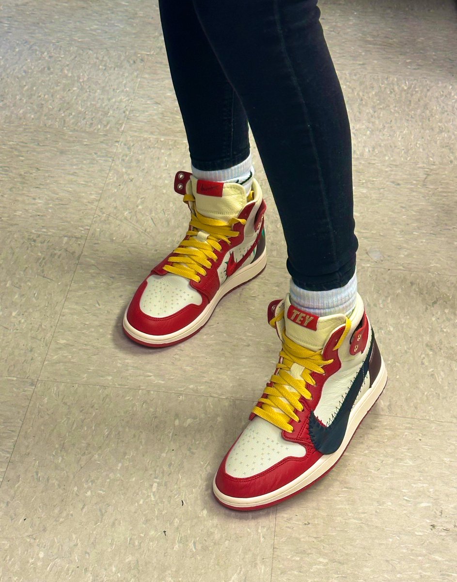 VeronicaMc8698's tweet photo. Decided to participate in #FreshKickFriday because these are too 🔥🔥🔥 not to share! Feeling fired up for #FIBAH #FIRSTNET #CRU!! What are y’all rocking today?! @CrownJulesNC @Kennethcan10 @kirvanderhoof @julestwentysix @inVINCEables1 @DomDavis_ https://t.co/m7WHn1RUWJ