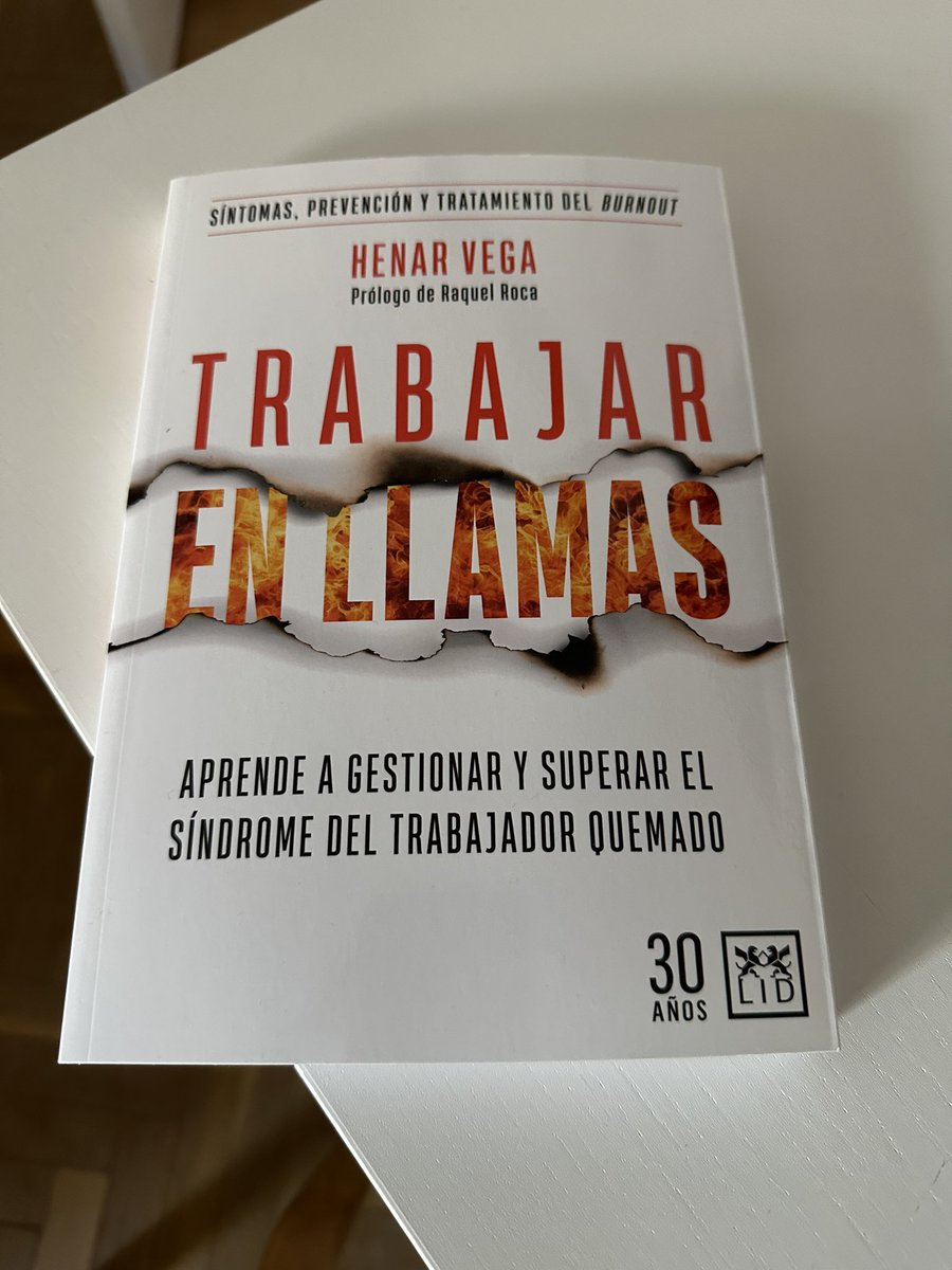 byfgfer's tweet photo. No pude llegar a la firma pero me lleve el último @henarvega 😉🔥 https://t.co/DD8cNBfPIL