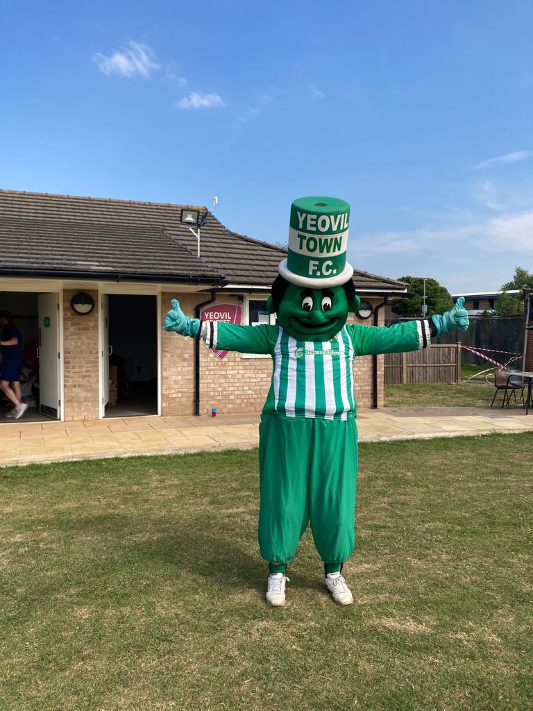 And there’s a special guest here as well! 🧤🧤🧤

#YTFC #YCC