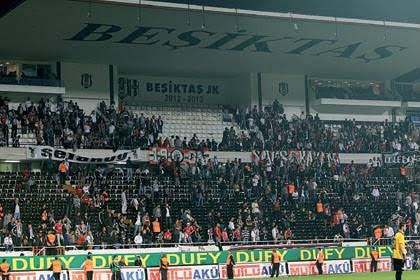 Başarısız finans yönetiminin faturası vefakar taraftara kesilemez. Ferman sizin, tribünler çArşı’nındır! Fiyasko kombine fiyatlarından acilen geri dönülmelidir… #çArşı