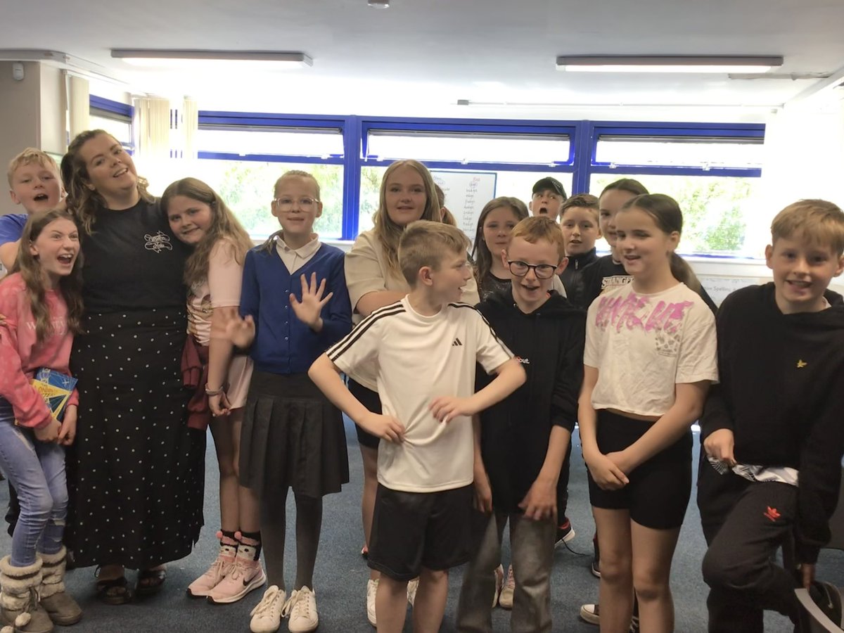 RavenswoodPS's tweet photo. Our first transition session took place today and we spent time in our new classes! Miss Goodbrand has so many thrilling plans up her sleeve for Primary 7B 💙💛 https://t.co/rds2rleCjL
