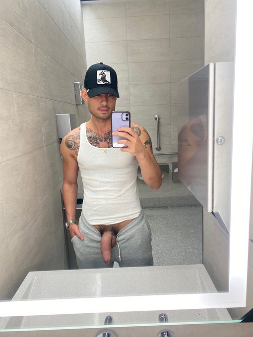 Ricky Roman 🔞 - 1 pic. so horny 🫣 https://t.co/mqUPjEeloL
