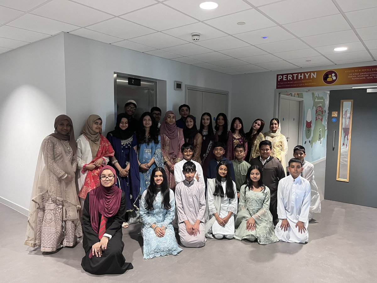 YCB_IntClub's tweet photo. Our secondary students are excited to spend the day in Primary to peer teach and celebrate all things Bangladesh! 🇧🇩 https://t.co/dv0S7VWI9u