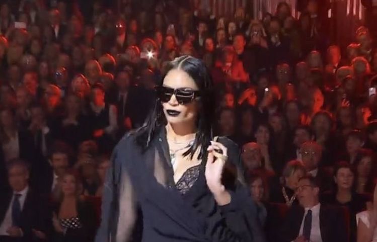 briochevegana's tweet photo. E arisa deve ringraziare che abbiano fatto la domanda a paola che è fin troppo diplomatica, elodie l’avrebbe demolita senza farsi troppi scrupoli https://t.co/Gt480NOcAI
