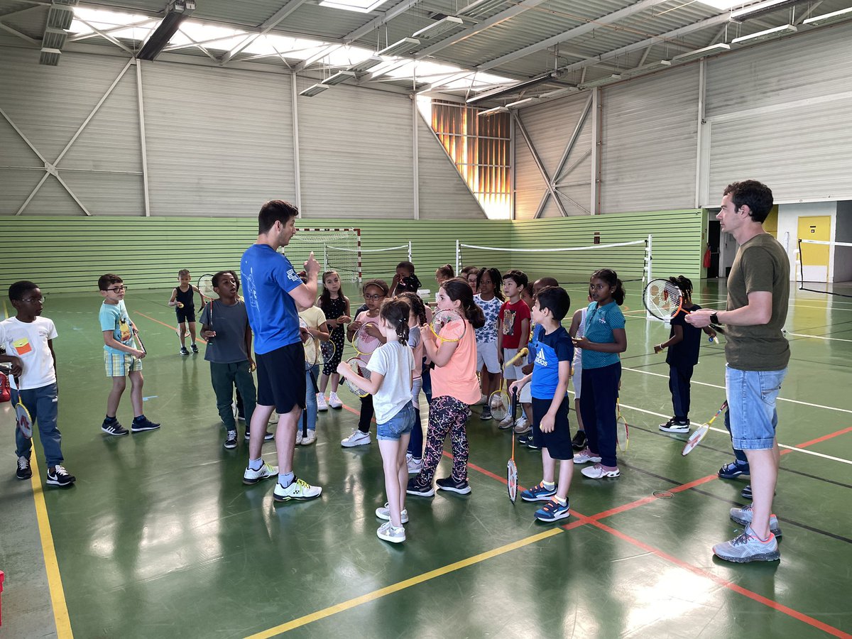 AgarciaGorgeon's tweet photo. #generation2024 Rencontres sportives pour clore la #SOP des écoles du REP V. Hugo. Au programme : Bad, run and bike, volley, foot, hand, tennis de table, rugby, basket…Un grand merci aux nombreux clubs sportifs de #Bourges et au #CDOS18 . @dsden18 @Alice_Laurent_ https://t.co/4b27GinLzN