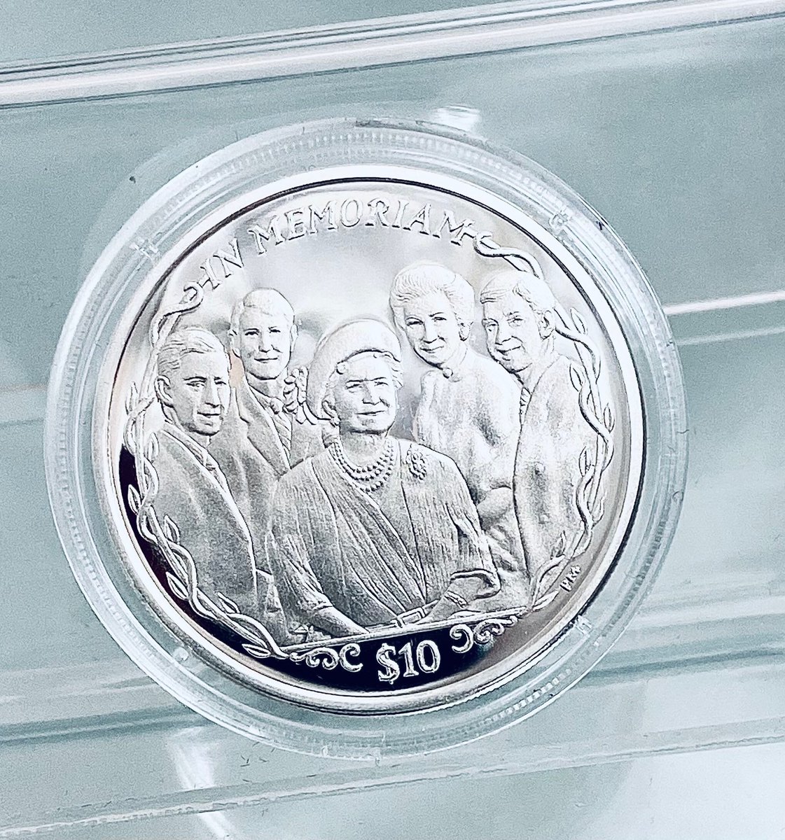 Antiquescollec1's tweet image. Coin sale now on in my Etsy store etsy.com/listing/997723… #coins #silvercoins #silverproof #proofcoin #queenmother