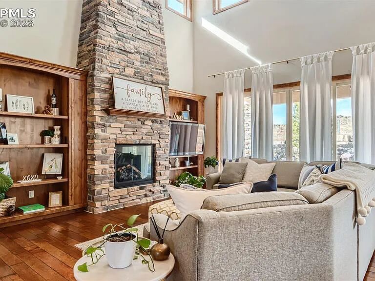 turnercolorado's tweet photo. Look at this amazing #customhome in the Village of #Calistoga. This 5 bedroom and 5 bathroom home is complete with an gourmet kitchen, 2-story stoned #fireplace, basement #wetbar, custom #office suite, and of course, fantastic front views.

https://t.co/tDtlscI71u https://t.co/PyP0cSOroS