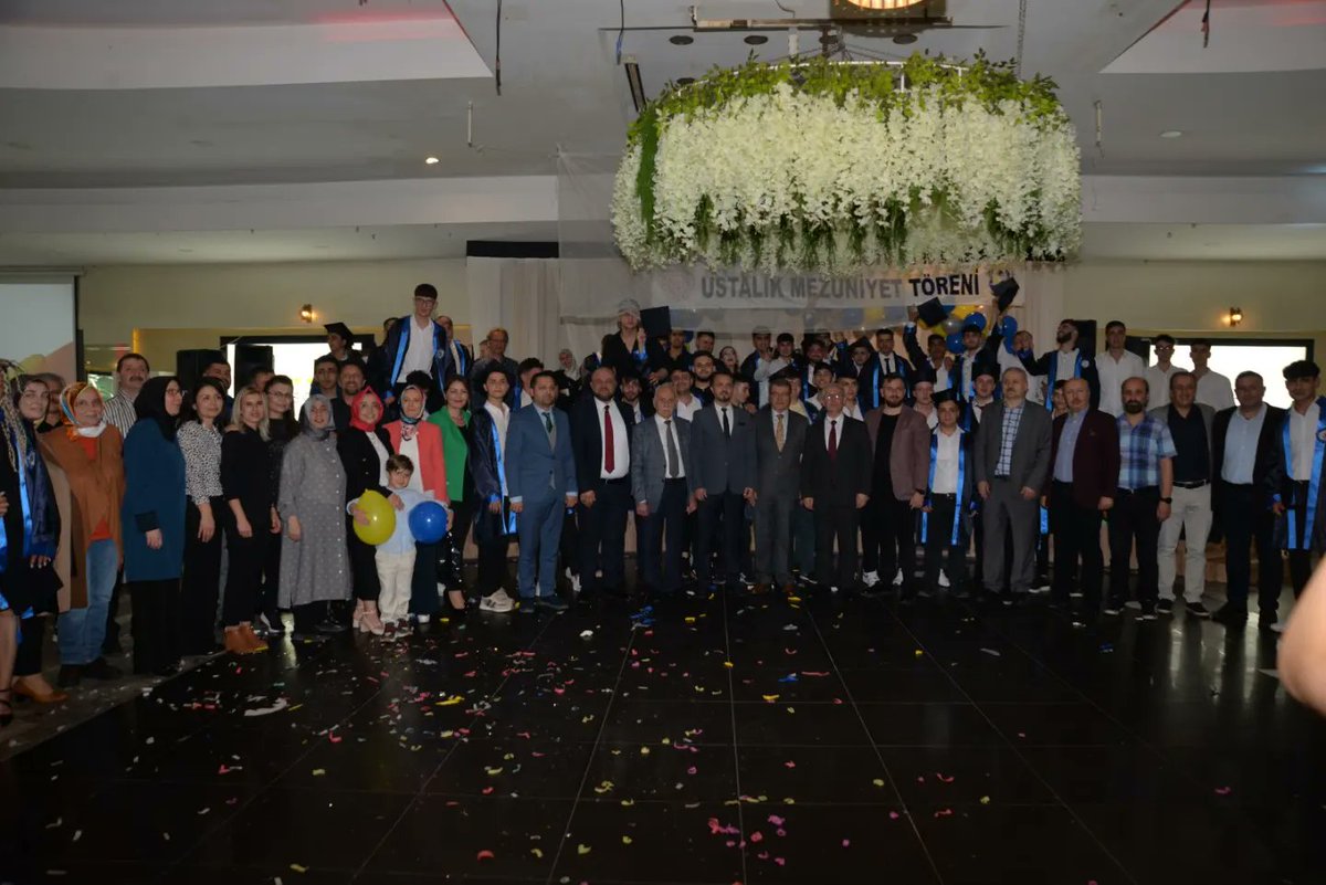 Merkezimizin 2023 Senesi Mezuniyet Töreni Eğitim Paydaşlarımızın ve Bursa’mızın Sanayi ve Ticaretinin Protokolü katılımlarıyla, ustalarımız adına gerçekleşmiştir. Mezun Ustalarımıza belgeleri takdim edilmiştir.
<a href="/bursailmem16/">Bursa İl Millî Eğitim Müdürlüğü</a> 
<a href="/niluferilcemem/">Nilüfer İlçe MEM</a> 
<a href="/HakanBabac/">Hakan Babaç</a> 
<a href="/ersah_sonmez/">Erşah Sönmez</a>