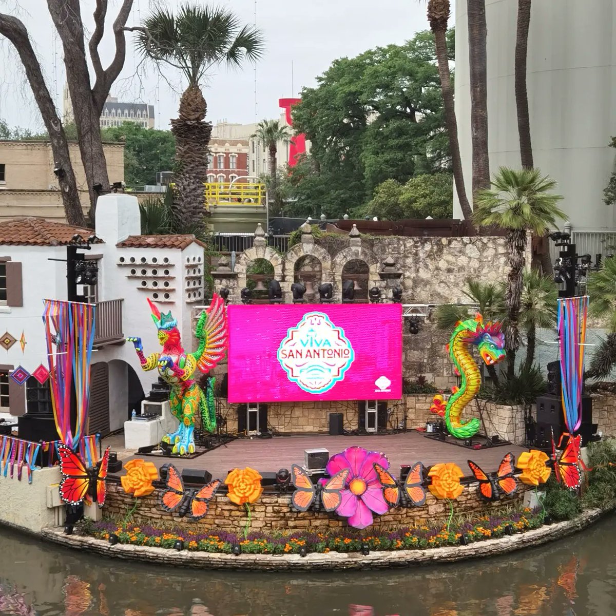 MoVernie's tweet photo. [#IPWTRAVELSERIES]

The Opening Party at #IPW23 was super fun!

It was held at #LaVillita, a historic arts village that is home to art galleries, handcraft stores + cafes.

Open bar, tons of food including Chinese food, blue fin tuna poke, paella + much more!

#IPW #SanAntonio https://t.co/OOrsyYEZj5