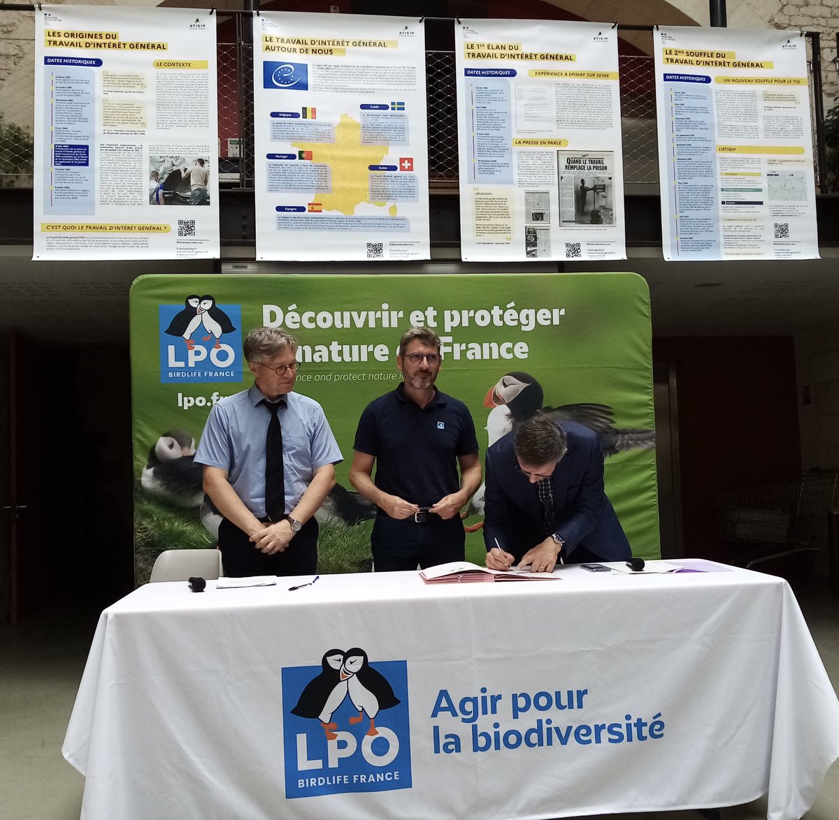 Le parquet de La Rochelle était présent le 7/6 à la signature de la convention SPIP17 / LPO visant à favoriser au sein de réserves naturelles l’accomplissement de travaux d’intérêt général, alternative à l’incarcération existant depuis 40 ans.