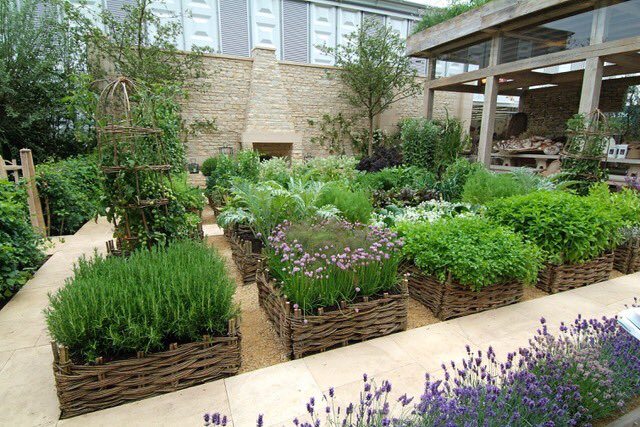 Very busy this last week weaving  large <a href="/OnlyBespokeUK/">Only Bespoke</a> #willow raised willow planters &amp; some bespoke hurdles to hide a large oil tank. 
Raised beds from £65.00 each plus delivery plus postage Tel: 01908 558393