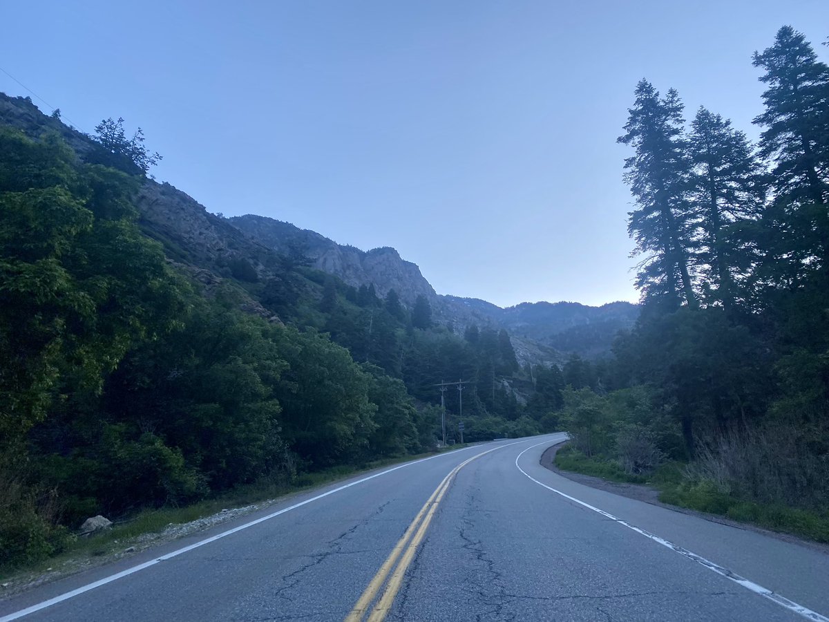 UDOTcottonwoods's tweet image. Heads up BCC #SR190 travelers, the @OnHillEvents Drop 13 Half Marathon is tomorrow AM (6/10) &amp;amp; may impact travel.

@UPDSL &amp;amp; @CHCity PD will be facilitating traffic control from 6AM-9AM w/ race participants in downhill lane, starting at @SolitudeMTN &amp;amp; finishing @ Old Mill Village.