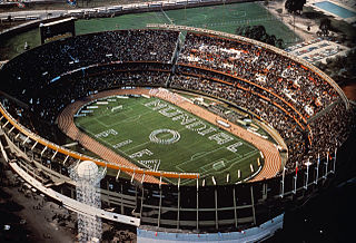 TendenciaRiver's tweet photo. Cuando nació tu bisabuelo, el Monumental no existía. Cuando nació tu abuelo, tenía 3 tribunas y le decían "La Herradura". En el medio, se hizo la Sivori. Cuando nació tu viejo, se hizo la Sivori Alta. Y a vos hoy te toca ver un Monumental para 86.000 personas. Histórico. https://t.co/bQYAmEY0ef
