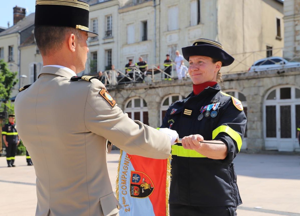 riisc_1's tweet image. 🇫🇷 L’#UIISC1 a organisé des prises d’armes lors des passations de commandement de la compagnie de commandement, d’administration et de soutien et de la 4e compagnie dans sa ville de garnison à Nogent-le-Rotrou. Ce sont des évènements marquants de la vie régimentaire.