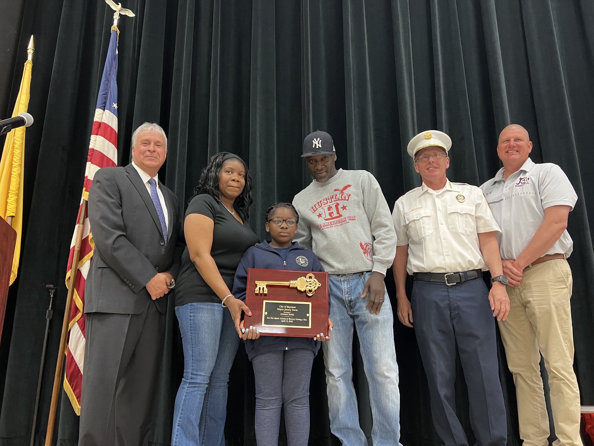 Armani Settle receives the KEY TO THE CITY from ⁦@DavisForBayonne⁩, Honorary Board Member from Superintendent Niesz ⁦@BayonneBOE⁩ and Honorary Firefighter from Chief Weaver. Armani was instrumental in saving many lives during the house fires on 4/15.