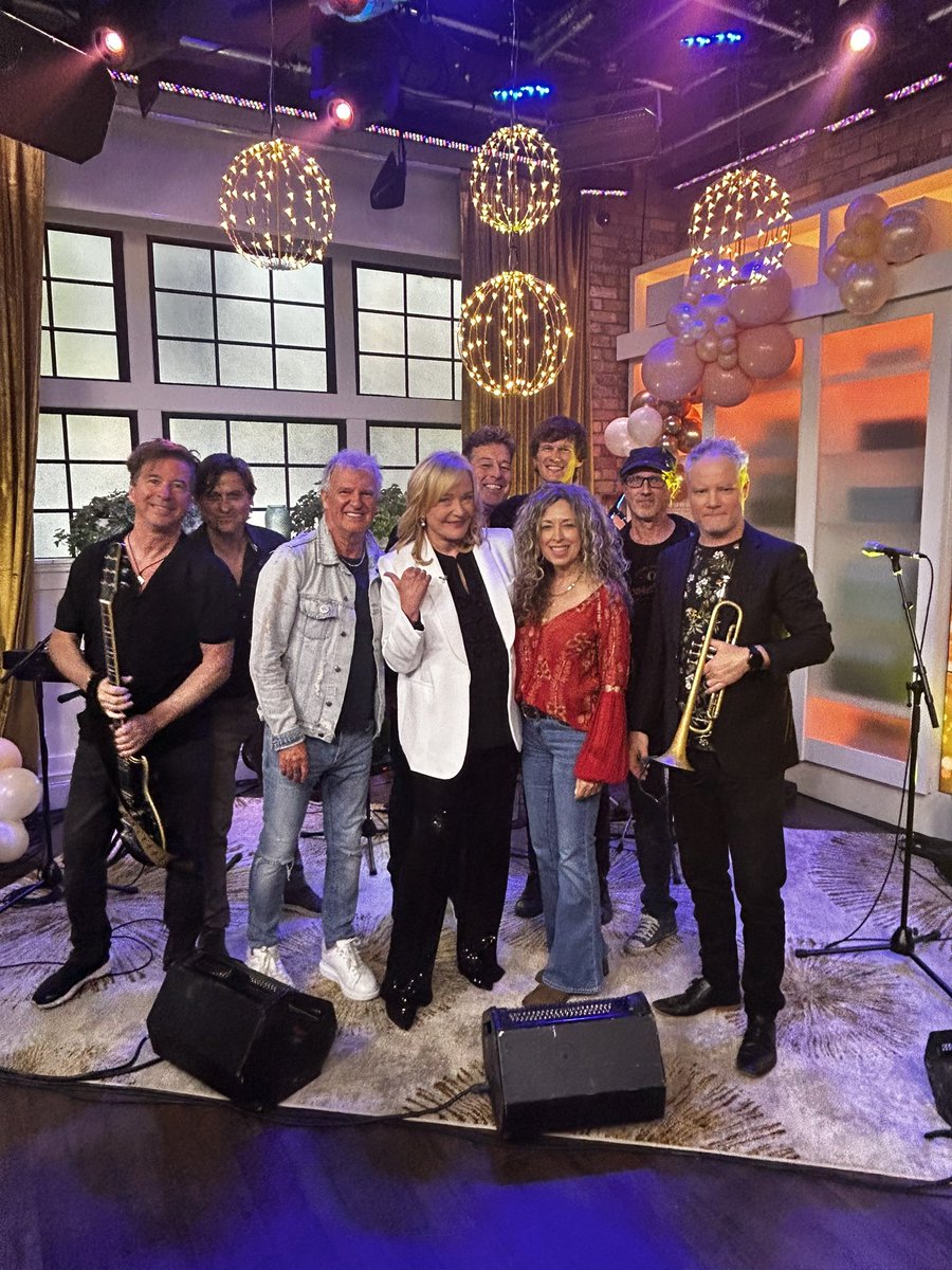 Big thank you to @AlanFrew & @glasstiger for sending off @TheMarilynShow in fantastic way! 🎶