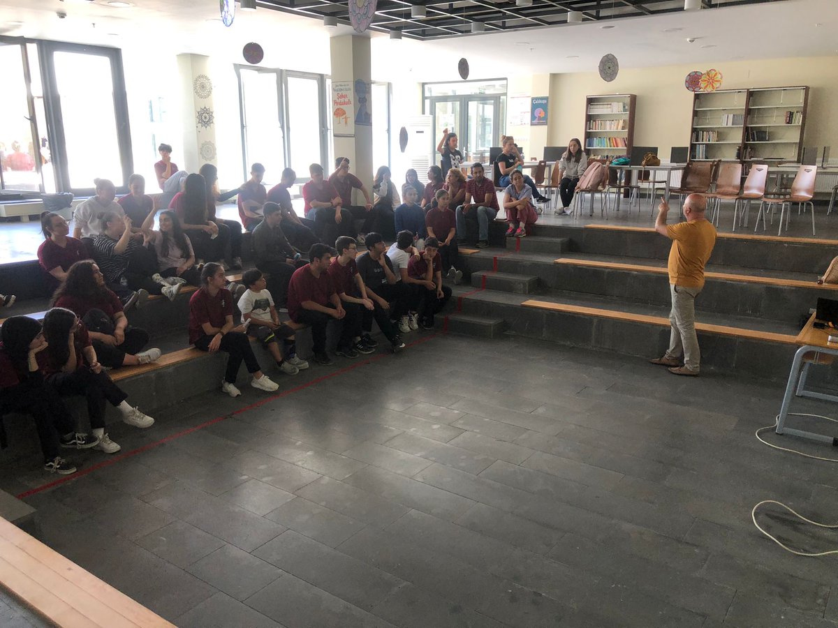 SuekosOrg's tweet photo. Derneğimiz üyesi Öğretim görevlisi Ahmet Becan, Gökçeada Anadolu Lisesi’nde Direnen Gökçeada Tuz Gölü Sulakalanı ile Çevre Bilincinin Geliştirilmesi Projemiz kapsamında genç öğrencilerimizle çevre bilinci eğitimi gerçekleştirdi. https://t.co/eViSCueyUe