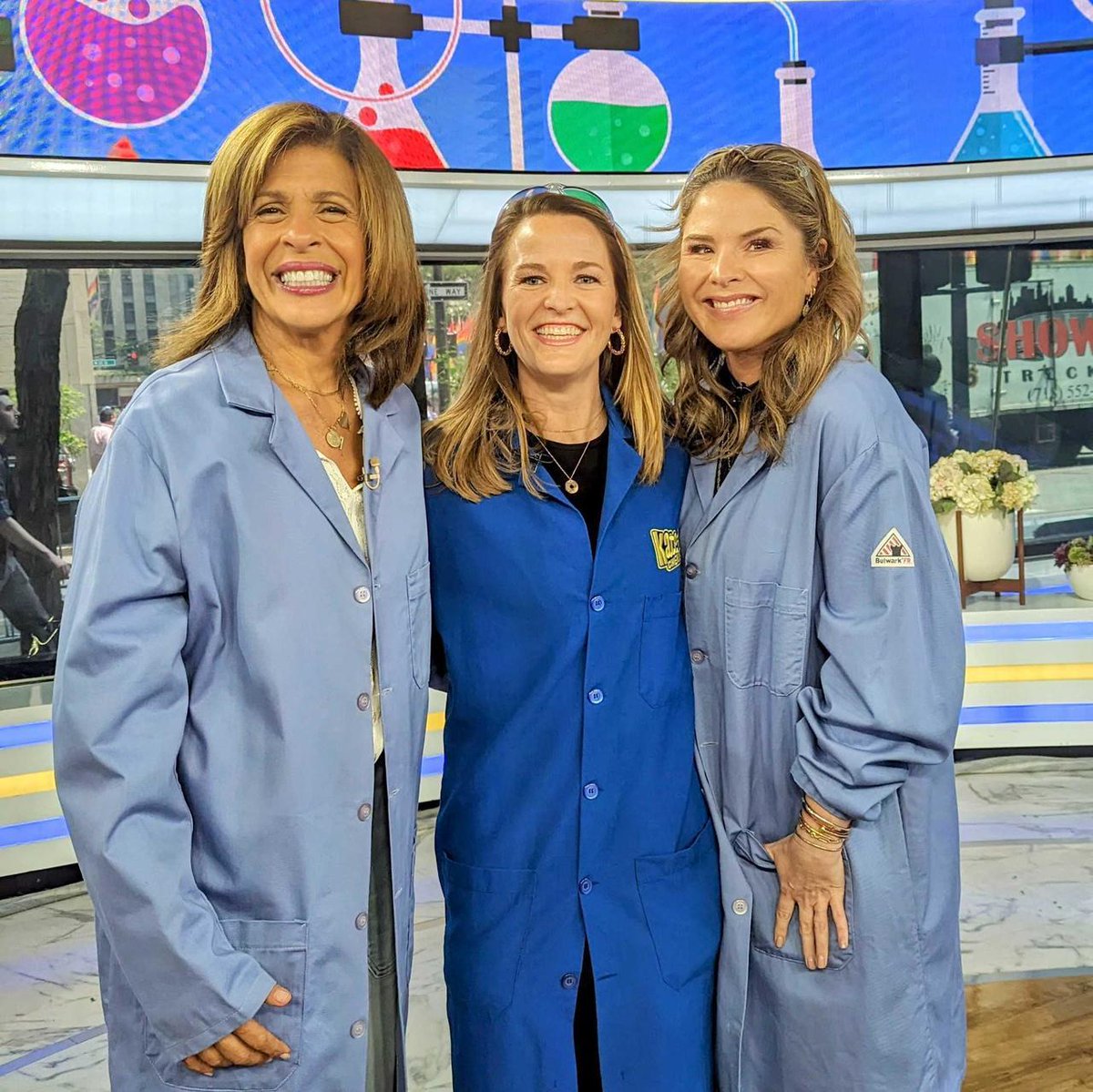 Did you catch @K8theChemist on @HodaAndJenna with @hodakotb & @JennaBushHager this morning? 📺 Talking all things #science and @seekingascipod, our #podcast with @kcur! 🎙️ If you missed it, watch here: today.com/video/kate-the… #ScienceTwitter @TODAYshow